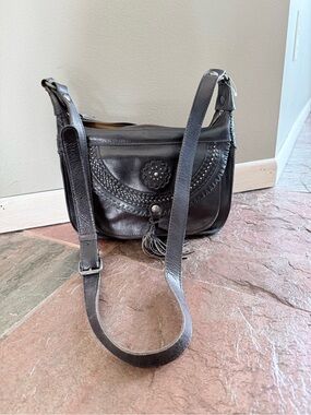 Black Leather Crossbody Saddle Bag with Tassel Accent -flawless